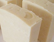 Sabão Artesanal com ARRUDA e SAL ROSA do HILALAIA - 100 Gr